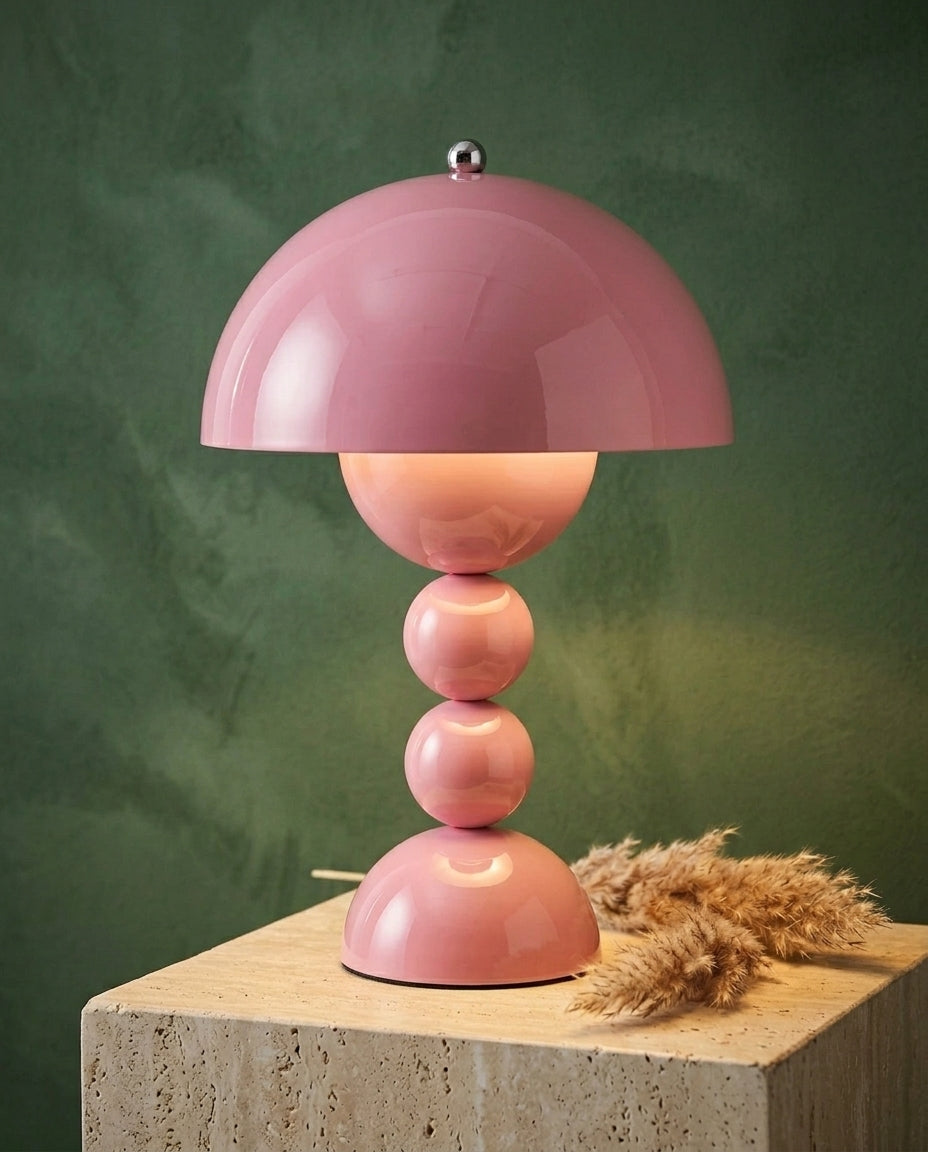 Skandinavisk bordlampe med gulldetaljer | Orb Glow