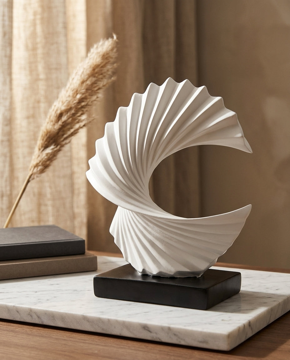 Halvmåneskulptur | Elegant dekor til hjem og kontor